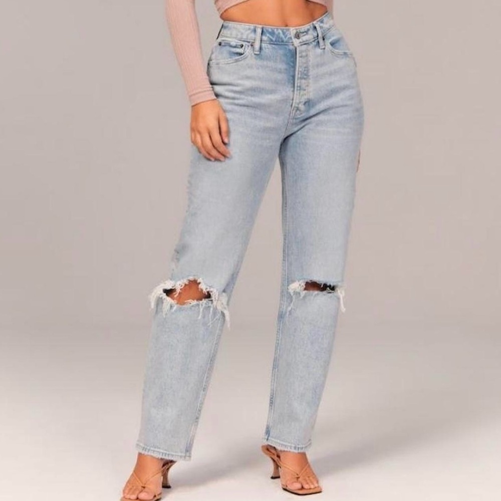 Abercrombie & Fitch Light Wash Mom Jeans - Curve Love